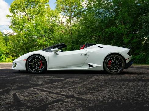 Used 2019 Lamborghini Huracan LP 580-2 RWD image 35