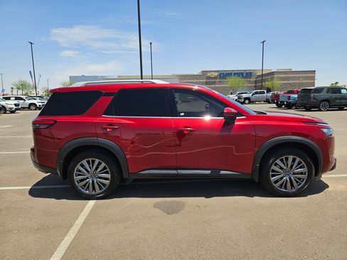 Used 2025 Nissan Pathfinder SL w/ SL Premium Package FWD image 6