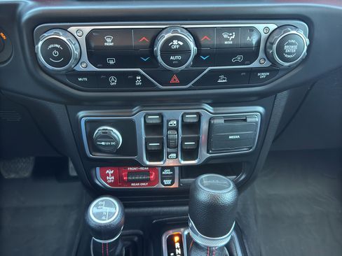 Certified 2020 Jeep Gladiator Rubicon AWD/4WD image 22