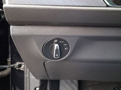 Used 2023 Volkswagen Jetta SE w/ Black Wheel Package image 26