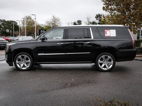 Used 2020 Cadillac Escalade ESV Premium Luxury image 12