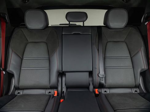 Used 2025 Porsche Cayenne GTS AWD/4WD image 19