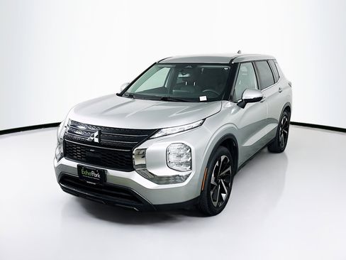 Used 2022 Mitsubishi Outlander ES image 3