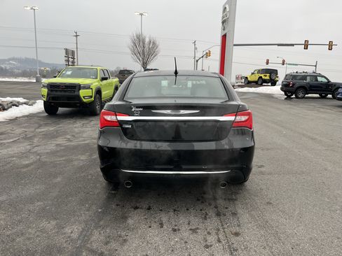 Used 2013 Chrysler 200 Touring w/ S Exterior Appearance Pkg image 4