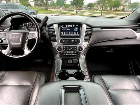 Used 2019 GMC Yukon SLT image 16