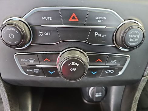 Used 2023 Dodge Charger SXT image 23