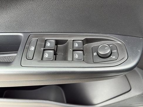 New 2026 Volkswagen Taos SE image 15