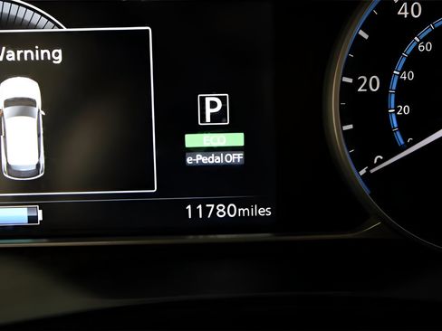 Used 2025 Nissan Leaf S FWD image 15
