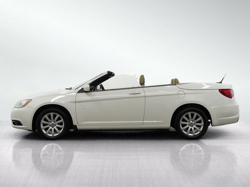 Used 2011 Chrysler 200 Touring FWD image 2