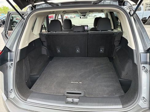 Used 2023 Nissan Rogue SV FWD image 11