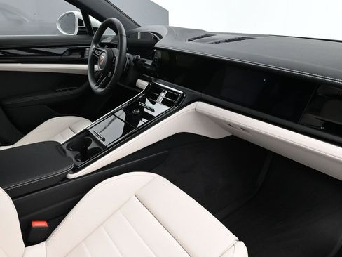 Certified 2026 Porsche Panamera image 13