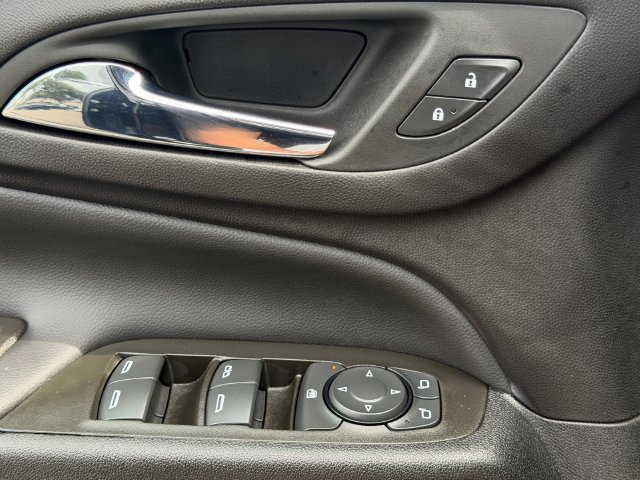 Used 2024 Chevrolet Equinox LT w/ LPO, Floor Liner Package FWD image 18
