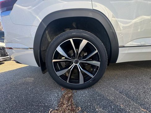 Used 2024 Volkswagen Atlas SEL Premium R-Line image 23