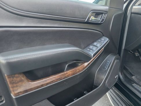 Used 2019 Chevrolet Suburban LT RWD image 11