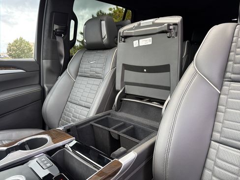 Used 2025 Cadillac Escalade Sport Platinum AWD/4WD image 36