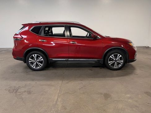 Used 2018 Nissan Rogue SL w/ Premium Package image 2