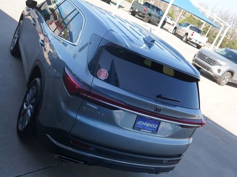 Used 2025 Buick Enclave Preferred AWD/4WD image 12