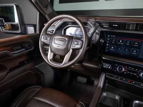 Used 2024 GMC Sierra 2500 Denali w/ Technology Package AWD/4WD image 7