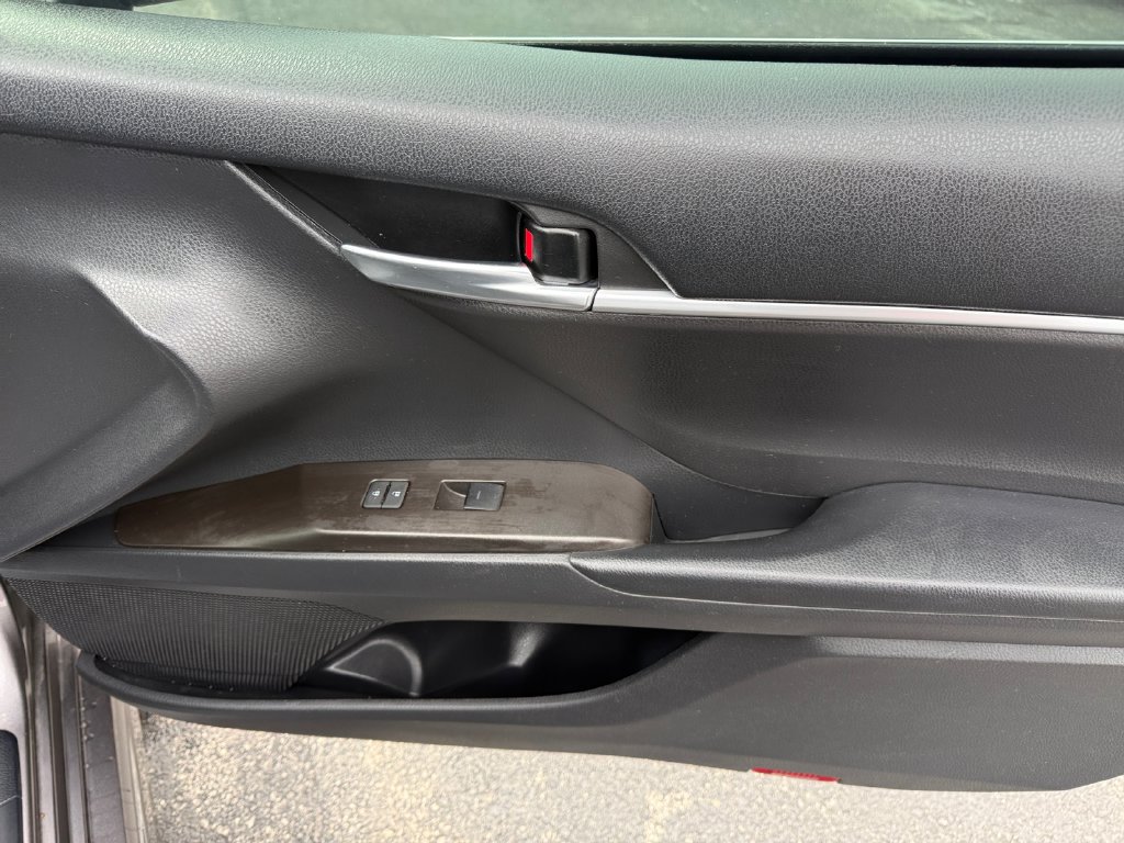 Certified 2022 Toyota Camry SE w/ Cold Weather Package FWD image 19