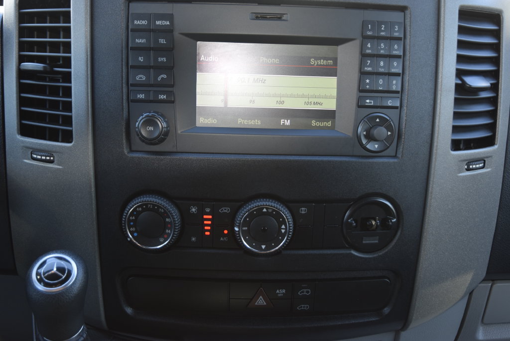 Used 2017 Mercedes-Benz Sprinter 2500 image 30