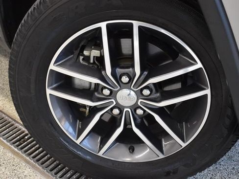 Used 2018 Jeep Grand Cherokee Limited AWD/4WD image 29