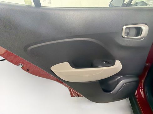 Used 2025 Hyundai Venue SEL FWD image 31