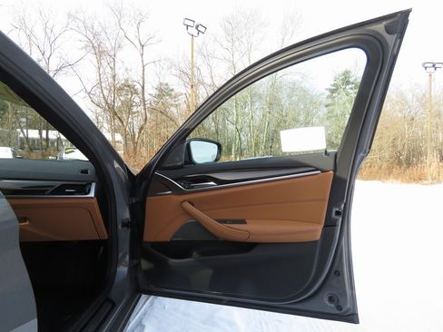 Used 2022 BMW 530i xDrive 530i xDrive w/ Premium Package image 12