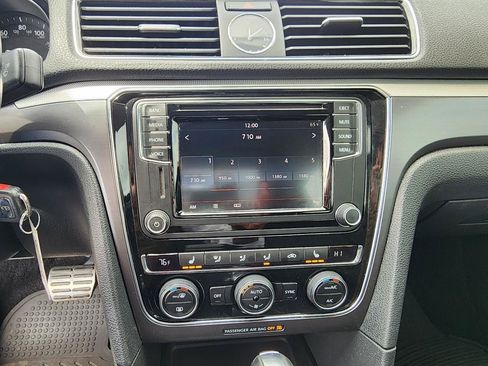 Used 2017 Volkswagen Passat 1.8T R-Line w/ R-Line Lighting Package FWD image 20