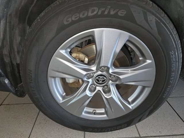 Used 2023 Toyota RAV4 LE AWD/4WD image 10