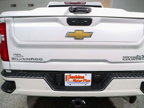 Used 2022 Chevrolet Silverado 2500 High Country w/ Safety Package II AWD/4WD image 8