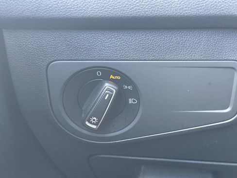 Used 2023 Volkswagen Tiguan SE w/ Panoramic Sunroof Package image 22