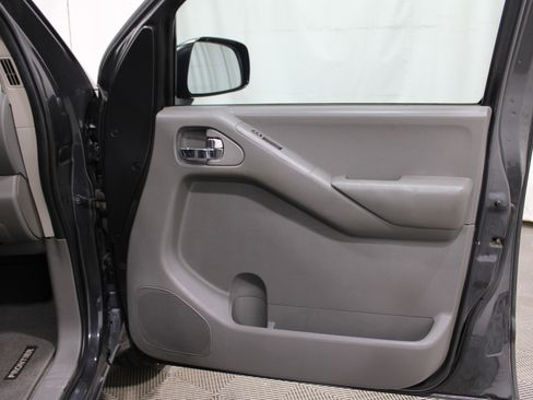 Used 2010 Nissan Frontier SE image 20