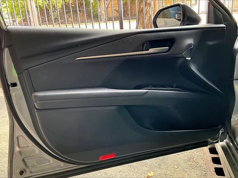 Used 2025 Toyota Camry SE w/ Convenience Package image 21