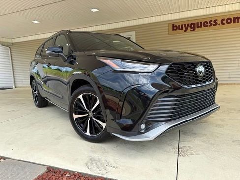 Used 2022 Toyota Highlander XSE AWD/4WD image 2