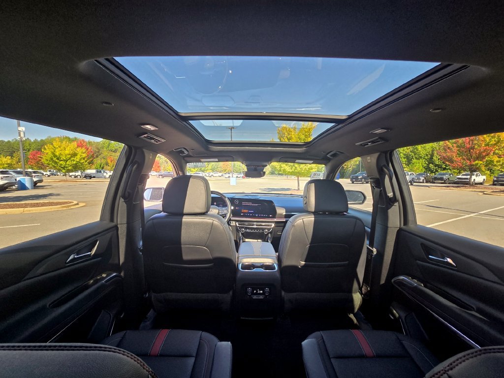 Used 2024 Chevrolet Traverse RS FWD image 18