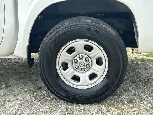 Used 2024 Nissan Frontier S AWD/4WD image 19