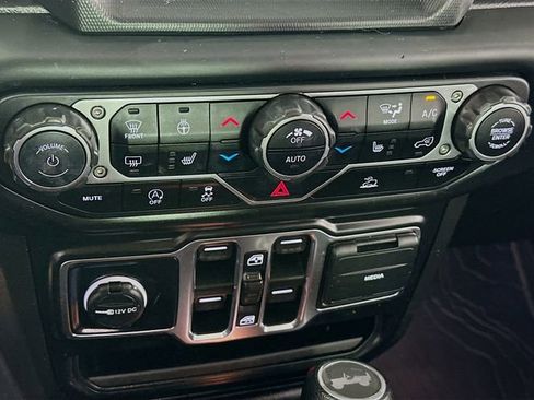 Used 2022 Jeep Wrangler Unlimited Sport AWD/4WD image 18