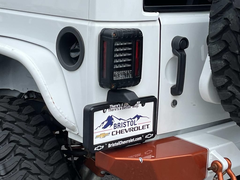 Used 2016 Jeep Wrangler Unlimited Sahara w/ Connectivity Group AWD/4WD image 6