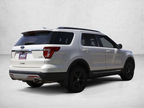 Used 2016 Ford Explorer XLT w/ Equipment Group 202A AWD/4WD image 5