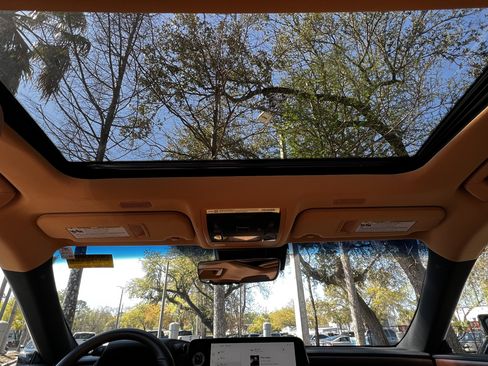 Used 2025 Lexus ES 300h w/ Premium Package image 36