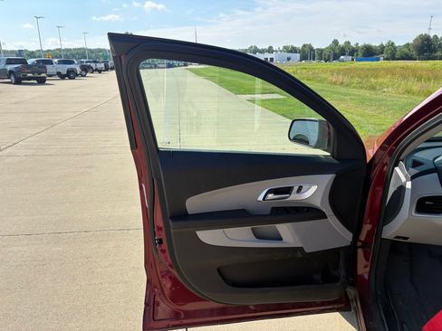 Used 2017 Chevrolet Equinox LT w/ Convenience Package FWD image 10