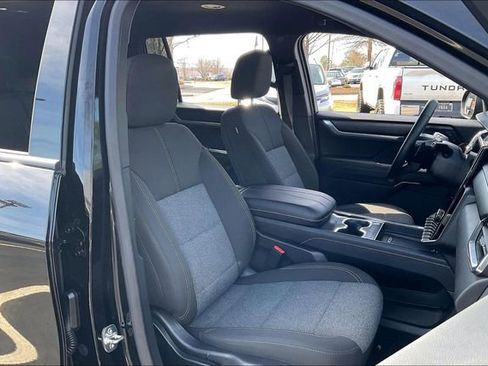 Used 2025 GMC Acadia Elevation image 7