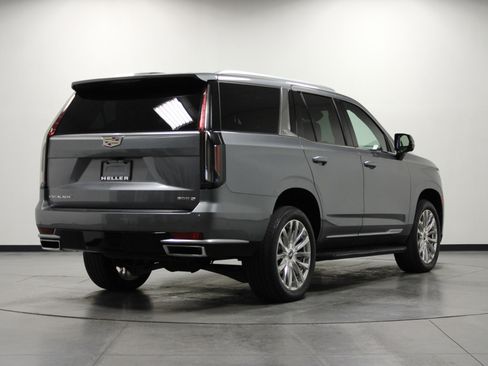 Used 2021 Cadillac Escalade Premium Luxury AWD/4WD image 4