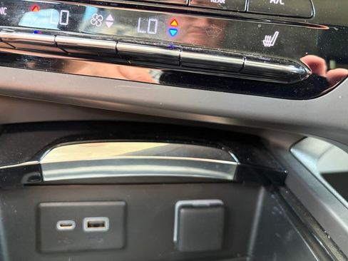 Used 2022 Buick Envision Preferred FWD image 27