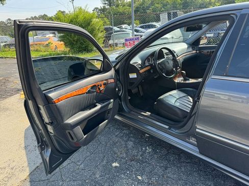 Used 2005 Mercedes-Benz E 55 AMG Sedan image 9