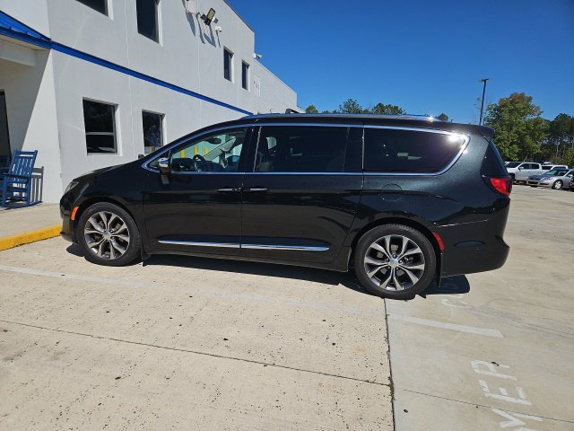Used 2017 Chrysler Pacifica Limited FWD image 6