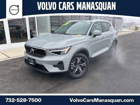Certified 2025 Volvo XC40 B5 Core AWD/4WD image 1