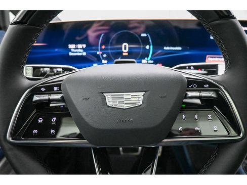 New 2026 Cadillac Optiq Luxury 2 image 22