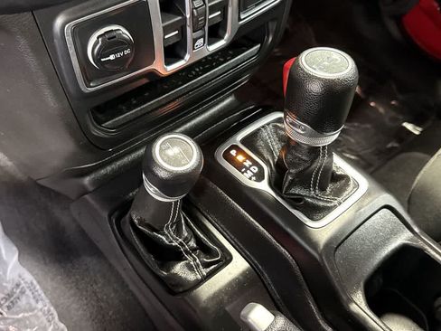 Used 2018 Jeep Wrangler Unlimited Sahara AWD/4WD image 21