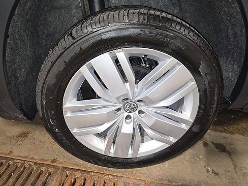 Used 2019 Volkswagen Atlas SE w/ Towing Package image 37